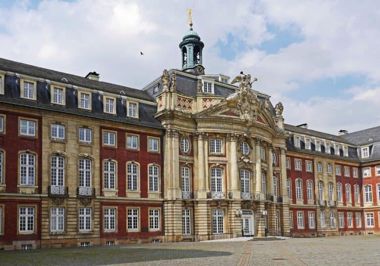 Die Uni Münster PowerPoint Vorlage reicht nicht? Unser Service erstellt deine komplette Präsentation – starker Inhalt, kein Stress.